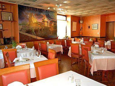 Hotel Logis & Restaurant - Le Saint-louis La Suze-sur-Sarthe