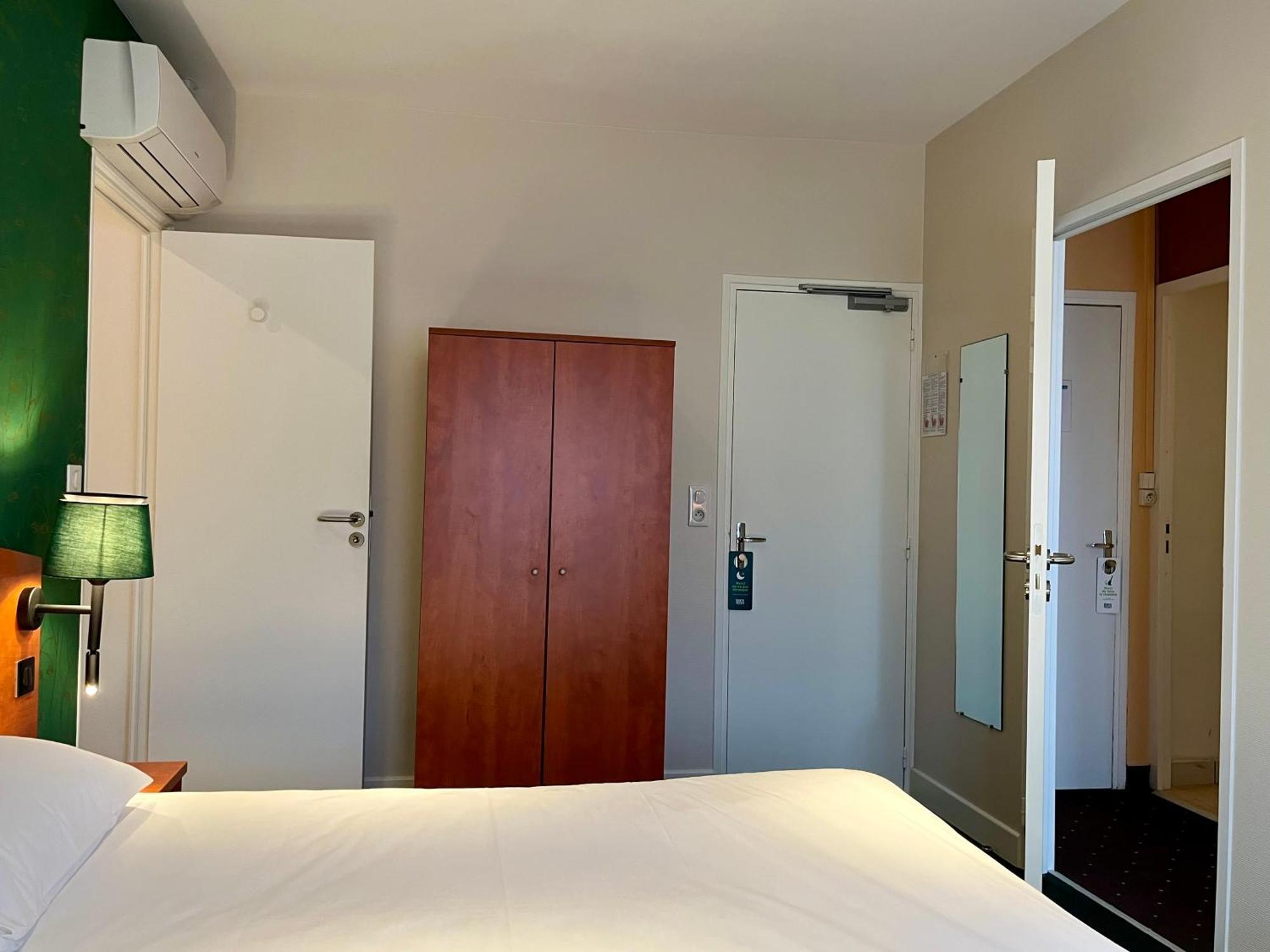 Hotel Logis & Restaurant - Le Saint-louis 3*