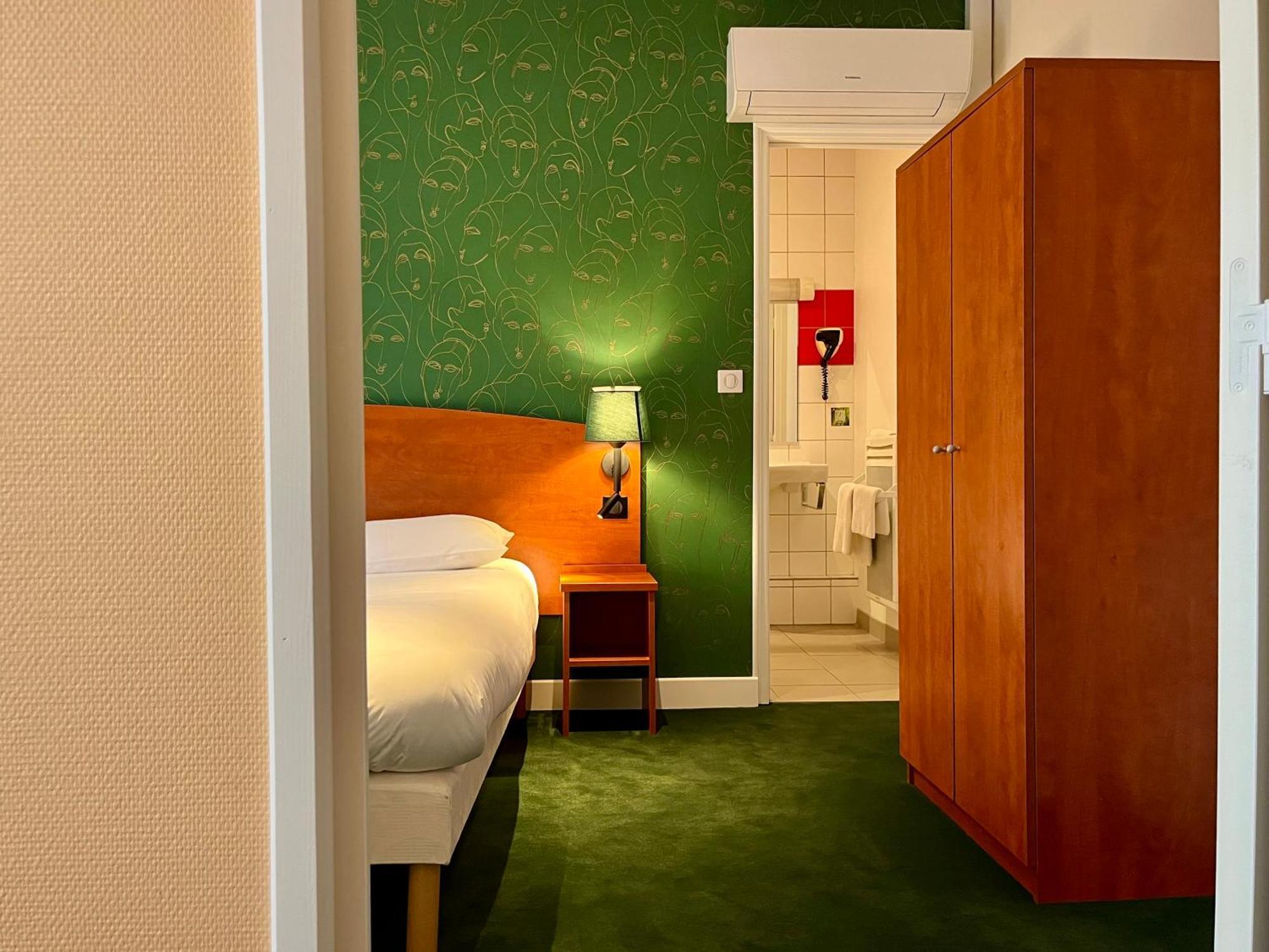 Logis & Restaurant - Le Saint-louis Hotel La Suze-sur-Sarthe