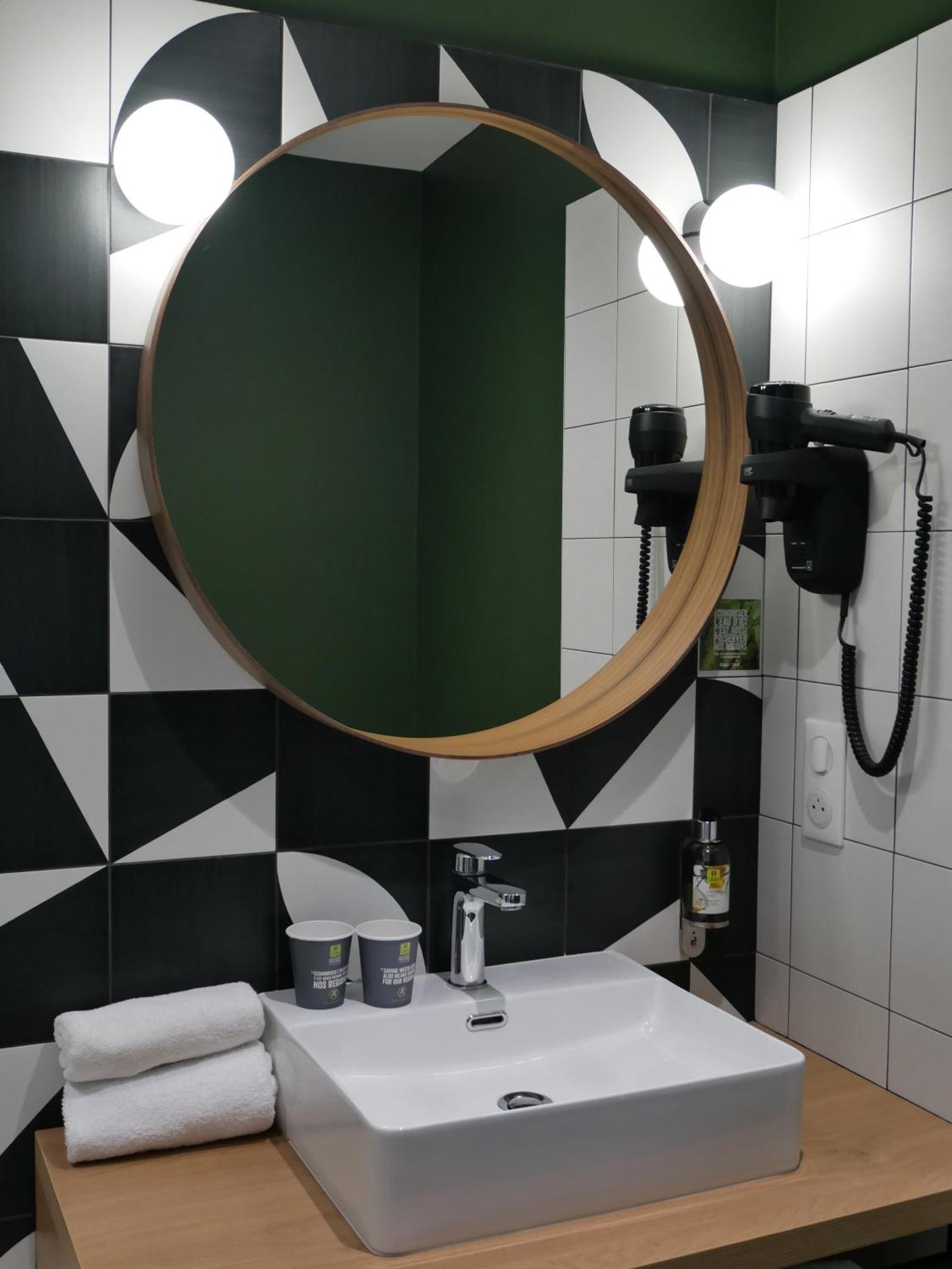 Logis & Restaurant - Le Saint-louis La Suze-sur-Sarthe