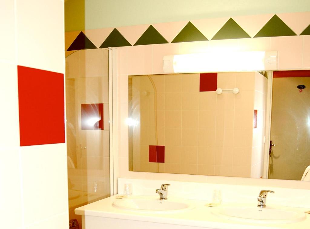 Hotel Logis & Restaurant - Le Saint-louis La Suze-sur-Sarthe