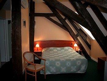 Logis & Restaurant - Le Saint-louis Hotel La Suze-sur-Sarthe