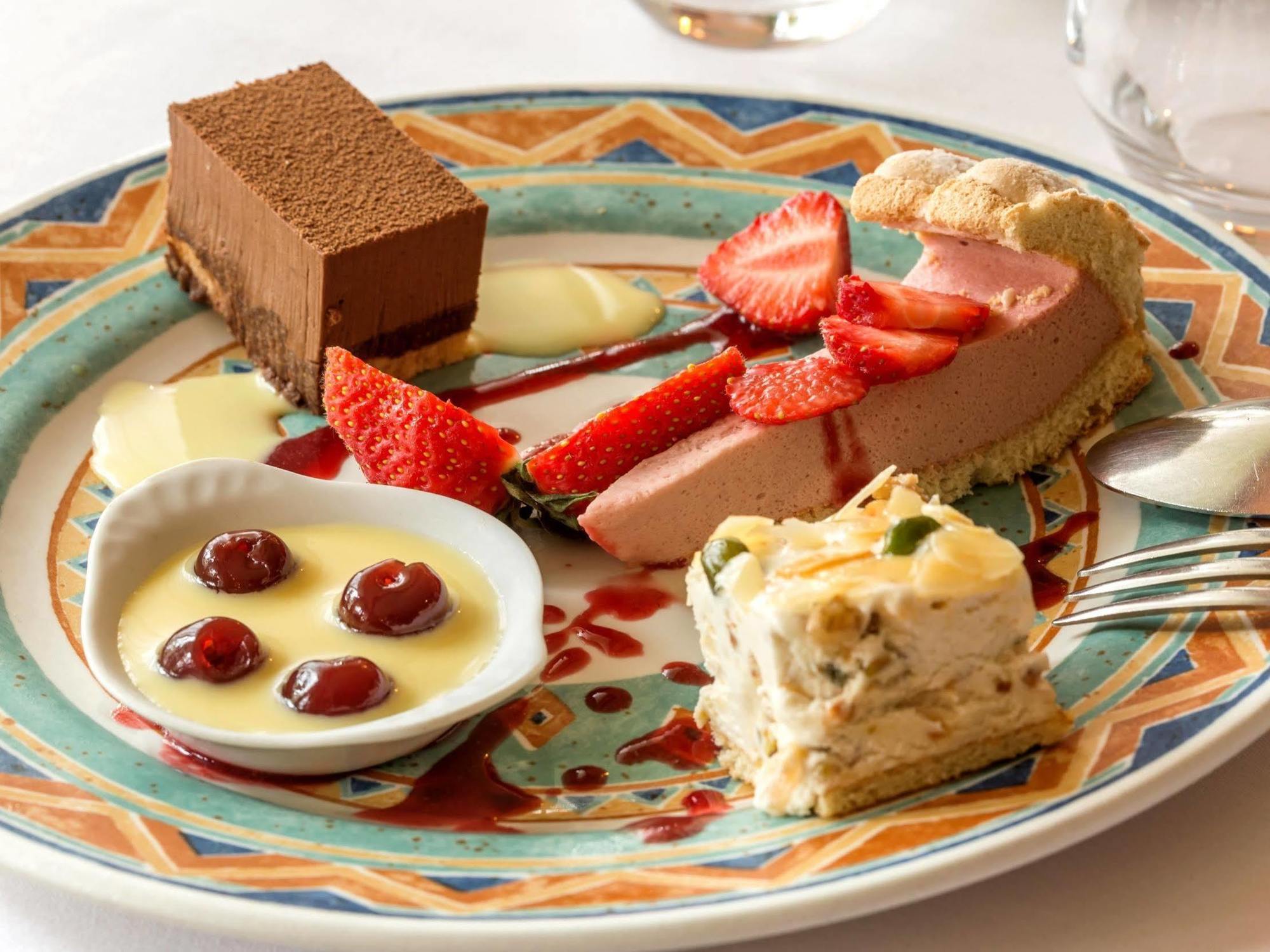 Hotel Logis & Restaurant - Le Saint-louis La Suze-sur-Sarthe