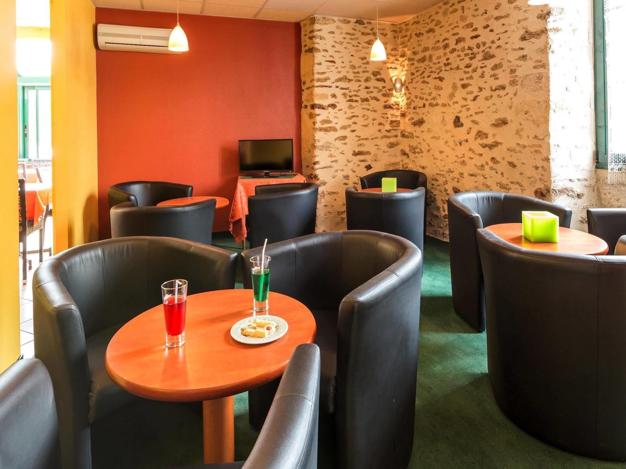 Logis & Restaurant - Le Saint-louis La Suze-sur-Sarthe
