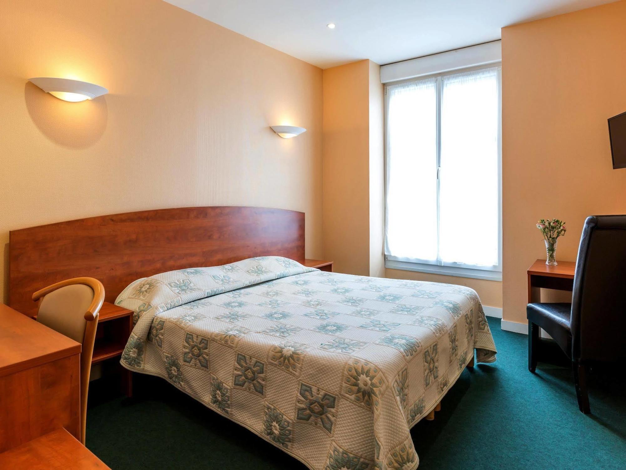 Hotel Logis & Restaurant - Le Saint-louis La Suze-sur-Sarthe