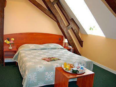 Logis & Restaurant - Le Saint-louis 3* La Suze-sur-Sarthe